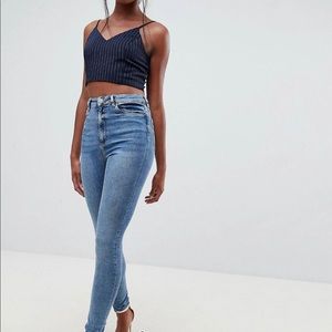 Light washed skinny jeans